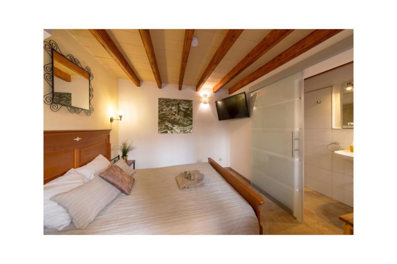 אפרטהוטל לןקמאג'ור Boutique Hostal "Born53" Im Stadtkern Von Llucmajor, Mallorca מראה חיצוני תמונה